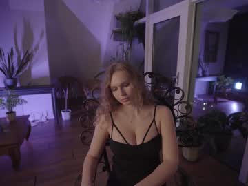 girl chillwithkira image #1006324