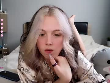 girl small_blondee image #5427784