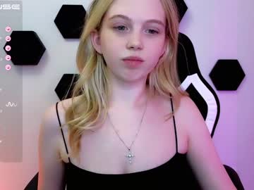 girl small_blondee image #4388474
