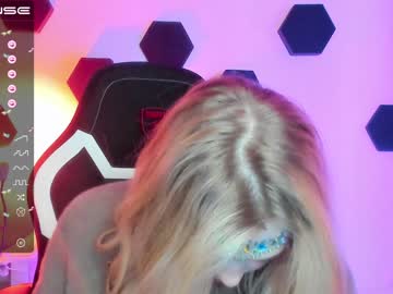 girl small_blondee image #3950371