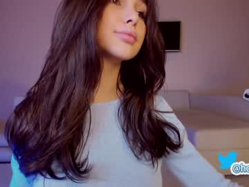 girl hollyextra image #3411729