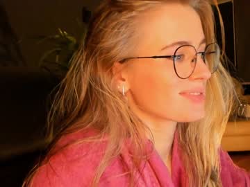 girl linellali image #2902202