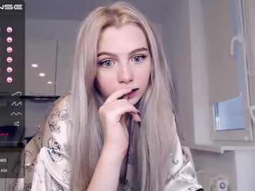 girl small_blondee image #846297