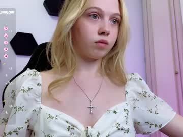 girl small_blondee image #4396038