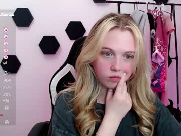 girl small_blondee image #4303093