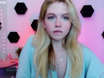 girl small_blondee image #3895182