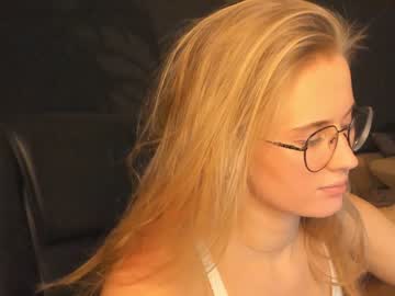 girl linellali image #2994819
