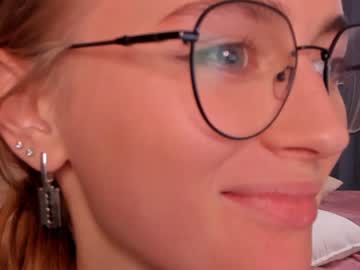 girl linellali image #2758376