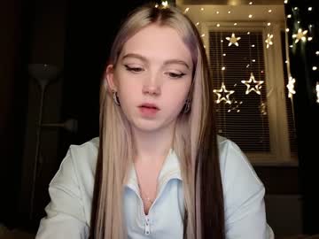 girl small_blondee image #5676107