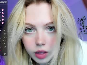 girl small_blondee image #3921728