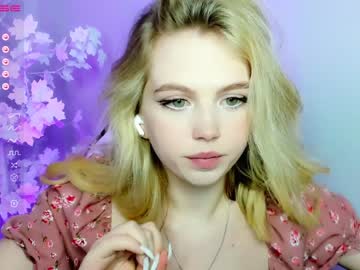 girl small_blondee image #3732831