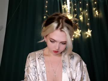 girl small_blondee image #5090554