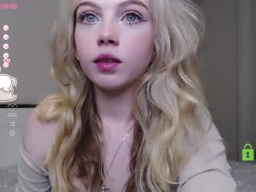 girl small_blondee image #3656210