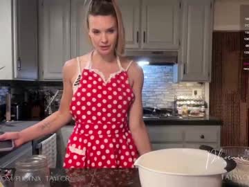 girl phoenix_taylor image #6575850