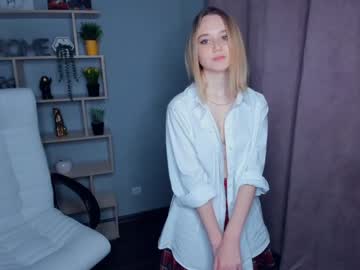 girl refreshing_lemonade image #5589304