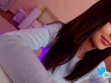 girl hollyextra image #3003692