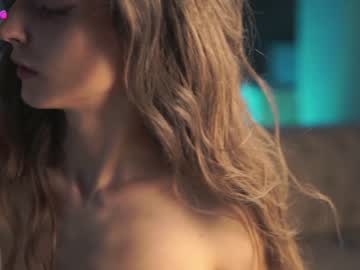 girl angels_kiss image #3677659
