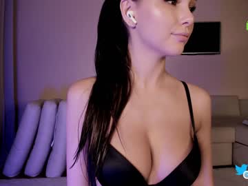 girl hollyextra image #6566578