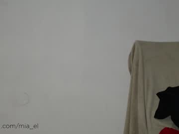 girl sweat_mia image #1945615