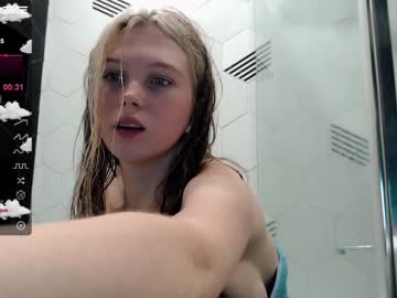 girl small_blondee image #2570613