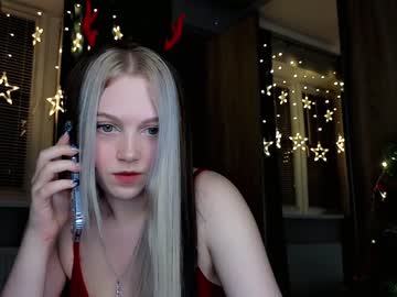 girl small_blondee image #5962492