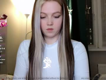 girl small_blondee image #6284396