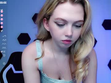 girl small_blondee image #3852261
