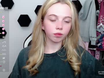 girl small_blondee image #4296935