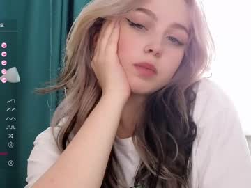 girl small_blondee image #5449668