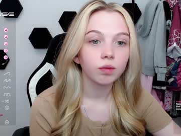 girl small_blondee image #4295956