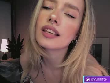 girl _yvie_ image #4116188