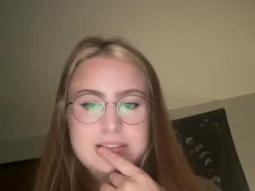 girl sarahmartin420 image #4692272