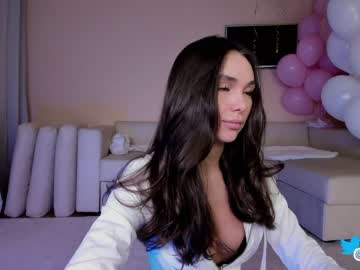 girl hollyextra image #3676626