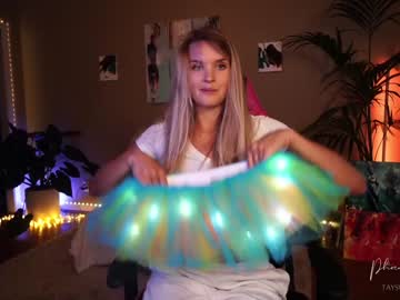 girl phoenix_taylor image #24722