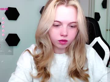girl small_blondee image #4202172