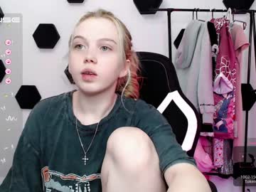 girl small_blondee image #4302294
