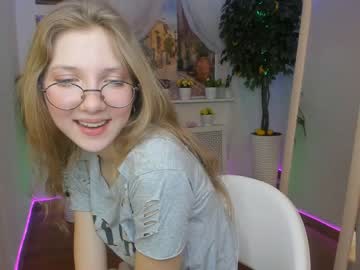 girl avis_ryan image #1075235