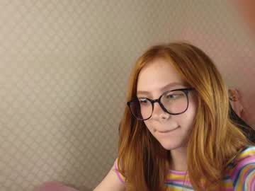 girl plastic_beach image #5599127