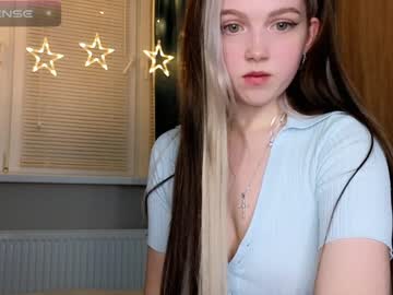 girl small_blondee image #5776818