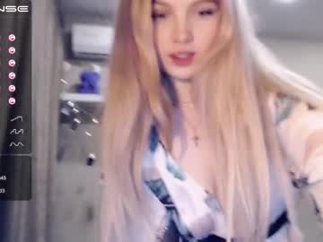 girl small_blondee image #412052