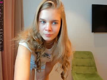 girl carolynsveronica image #5003594