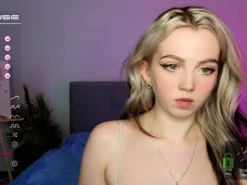 girl small_blondee image #4917695