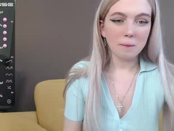 girl small_blondee image #1549033