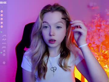 girl small_blondee image #4007076