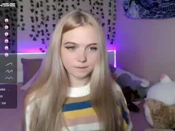 girl small_blondee image #426458