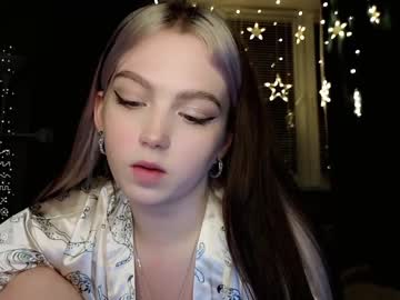 girl small_blondee image #5667615