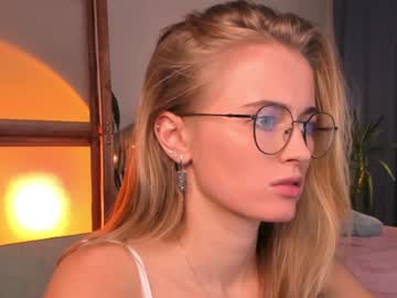 girl linellali image #2750261