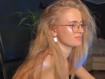 girl linellali image #2830157
