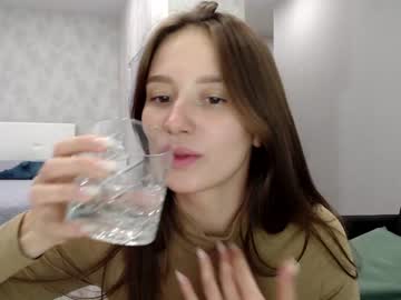 girl _hey_siri_ image #2499893