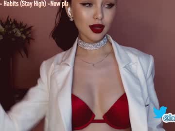 girl hollyextra image #2047099